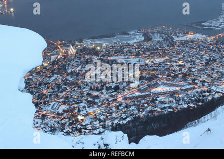 Stadt Tromsø während der Polarnacht im Winter Stockfoto