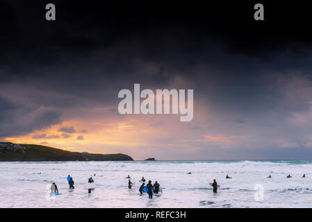 Sonnenuntergang Gebäude auf den Fistral Beach in Newquay Cornwall. Stockfoto