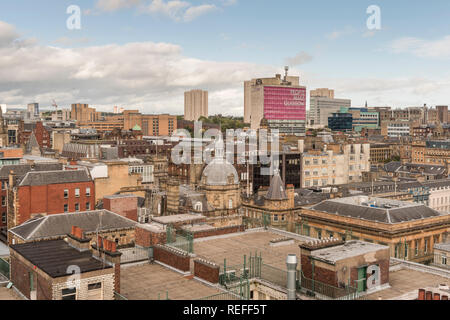 Aussicht von der Dachterrasse auf den Leuchtturm in Glasgow, Schottland. Stockfoto