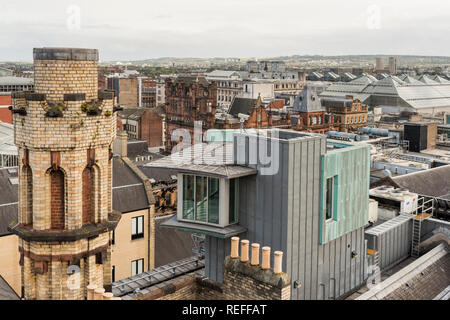 Aussicht von der Dachterrasse auf den Leuchtturm in Glasgow, Schottland. Stockfoto