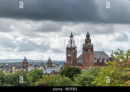 Blick auf die Kelvingrove Art Gallery und Museum an der Universität von Glasgow. Stockfoto