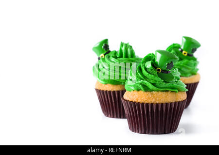 St. Patrick's Day cupcakes isoliert auf weißem Hintergrund. Copyspace Stockfoto