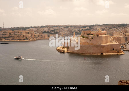 Blick über den Grand Harbour und Fort St. Angelo vom oberen Barrakka Gärten in Valletta, Malta. Stockfoto