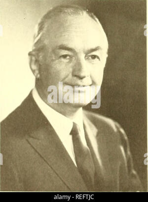 . Die kommerzielle Fischerei. Fischerei Fischhandel. Us-HANDELSMINISTERIUM Maurice H. Scans, Sekretär Rocco C. Siciliano, Staatssekretär nationalen ozeanischen und atmosphärischen Leitung Dr. Robert M. weiß, Administrator NATIONAL MARINE FISCHEREI SERVICE Philip M. Roedel, Direktor. Bitte beachten Sie, dass diese Bilder sind von der gescannten Seite Bilder, die digital für die Lesbarkeit verbessert haben mögen - Färbung und Aussehen dieser Abbildungen können nicht perfekt dem Original ähneln. extrahiert. In den Vereinigten Staaten. National Marine Fischerei Service; US, Fisch und Wildlife Service Stockfoto