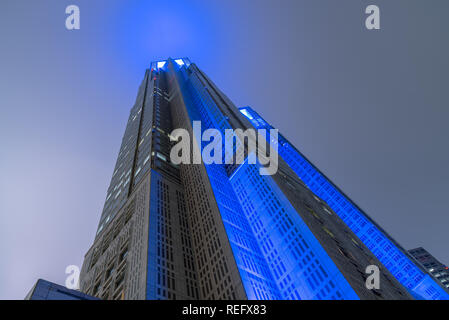 Tokyo Metropolitan Government Building bei Nacht, Shinjuku, Tokyo, Japan Stockfoto