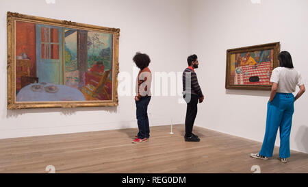 Tate Modern, London, UK. 21. Januar, 2019. Großbritanniens erste große Pierre Bonnard Ausstellung in 20 Jahren, zeigt die Arbeit von dieser innovativen und allseits beliebte französische Maler in einem neuen Licht. Die Ausstellung vereint rund 100 seiner größten Werke aus Museen und privaten Sammlungen in der ganzen Welt und deckt auf, wie Bonnards intensiven Farben und modernen Kompositionen verwandelt die Malerei in der ersten Hälfte des 20. Jahrhunderts. Bild: Esszimmer im Land 1913, Minneapolis Institut der Kunst. Credit: Malcolm Park/Alamy Leben Nachrichten. Stockfoto