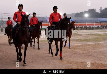 Guwahati, Indien. 21. Januar 2019. Parade Probe anlässlich des Tag der Republik feiern im Veterinärbereich in Khanapara, Guwahati am Montag, 21. Januar 2019. Quelle: David Talukdar/Alamy leben Nachrichten Stockfoto