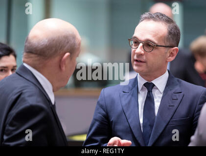 Brüssel, Belgien, 21. Januar 2019. Französischer Minister für Europa- und Außenpolitik Jean-Yves Le Drian (L) im Gespräch mit dem deutschen Außenminister Heiko Maas (R) vor einem EU-Außenminister treffen in Europa, der EU-Rat in Brüssel, Belgien, am 21. Januar 2019 - KEINE LEITUNG SERVICE Foto: Thierry Monasse/dpa Quelle: dpa Picture alliance/Alamy leben Nachrichten Stockfoto