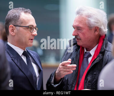 Brüssel, Belgien, 21. Januar 2019. Bundesminister für auswärtige Angelegenheiten Heiko Maas (L) spricht mit der luxemburgische Minister für auswärtige Angelegenheiten und Einwanderung Jean Asselborn (R) vor einem EU-Außenminister treffen in Europa, der EU-Rat in Brüssel, Belgien, am 21. Januar 2019 - KEINE LEITUNG SERVICE Foto: Thierry Monasse/dpa Quelle: dpa Picture alliance/Alamy leben Nachrichten Stockfoto