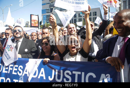Januar 21, 2019 - Richtern, Anwälten und Justizbeamten sind die Förderung einer Demonstration vor der Ruy Barbosa Arbeit Forum, die Demonstration erfolgt in 10 Staaten des Landes, für die Erklärungen von Präsident Jair Bolsonaro (PSL), der in einem Interview gesagt, dass er beabsichtigte, diesen Zweig der Justiz zu löschen. Es ist der erste große Rallye auf den Straßen von Richtern und Staatsanwälten in der Bolsonaro Ära. Der Präsident der Superior Arbeitsgericht, João £ o Batista Brito Pereira, gegen alle regionalen TRTs beraten. Credit: Dario Oliveira/ZUMA Draht/Alamy leben Nachrichten Stockfoto