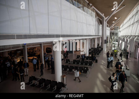 Eilat, Israel. Jan, 2019 21. Foto auf Jan. 21, 2019 zeigt den Innenraum der neuen Ramon Airport in der Nähe des Roten Meeres Küstenstadt Eilat, Israel. Der israelische Premierminister Benjamin Netanjahu sagte, Israel ist viel mehr für internationale Flüge zugänglich, bei einer Zeremonie der zweiten internationalen Flughafen des Landes am Montag. Bis jetzt hatte Israel nur einen internationalen Flughafen, Ben Gurion, in der Mitte Israels, in der Nähe der Stadt Tel Aviv. Der neue Flughafen wird viel bequemer für die Besucher und Bewohner des südlichen Israel. Credit: Jini/Xinhua/Alamy leben Nachrichten Stockfoto