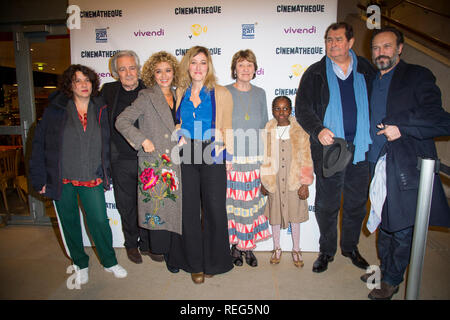 Noemie Lovsky, Pierre Arditi, Valeria Bruni Tedeschi, Valeria Golino, Marisa Borini, Vincent Perez und Gäste besucht die Premiere Les Estivants in der Cinematheque Francaise in Paris. Stockfoto