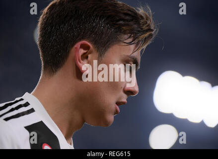 Turin, Italien. Jan, 2019 21. FC Juventus' Paulo Dybala reagiert während der Serie ein Fußballspiel zwischen dem FC Juventus und Chievo Verona in Turin, Italien, Jan. 21, 2019. FC Juventus Turin gewann 3-0. Credit: Alberto Lingria/Xinhua/Alamy leben Nachrichten Stockfoto