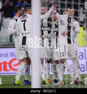 Turin, Italien. Jan, 2019 21. FC Juventus' Spieler feiern während der Serie ein Fußballspiel zwischen dem FC Juventus und Chievo Verona in Turin, Italien, Jan. 21, 2019. FC Juventus Turin gewann 3-0. Credit: Alberto Lingria/Xinhua/Alamy leben Nachrichten Stockfoto