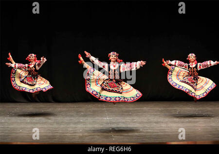 Peking, Kuwait. Jan, 2019 21. Tänzerinnen und Tänzer aus der Ukraine am Abdulhussain Abdulridha Theater in Salmiya, Kuwait-stadt Governatorat, Kuwait, Jan. 21, 2019. Credit: Joseph Shagra/Xinhua/Alamy leben Nachrichten Stockfoto