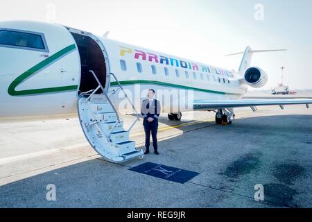 Flughafen Linate. Fedez präsentiert sein neues Album Paranoia Airlines am Flughafen Foto: Fedez Stockfoto