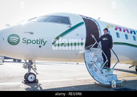 Flughafen Linate. Fedez präsentiert sein neues Album Paranoia Airlines am Flughafen Foto: Fedez Stockfoto