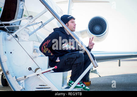 Flughafen Linate. Fedez präsentiert sein neues Album Paranoia Airlines am Flughafen Foto: Fedez Stockfoto