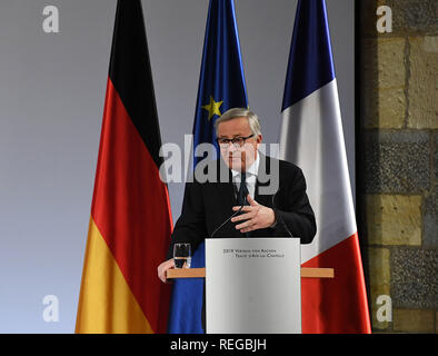 Aachen, Deutschland. 22. Januar, 2019. Der Präsident der Europäischen Kommission, Jean-Claude Juncker liefert eine Rede bei der Vertrag von Aachen Unterzeichnung in Aachen, Deutschland, Jan. 22, 2019. Die deutsche Bundeskanzlerin Angela Merkel und der französische Präsident Emmanuel Längestrich haben einen Vertrag der Freundschaft und der Zusammenarbeit zwischen den beiden Ländern am Dienstag zu erneuern unterzeichnet. Der Vertrag von Aachen verbindet sich mit der Elysee Vertrag wurde 1963 unterzeichnet. Quelle: Xinhua/Alamy leben Nachrichten Stockfoto