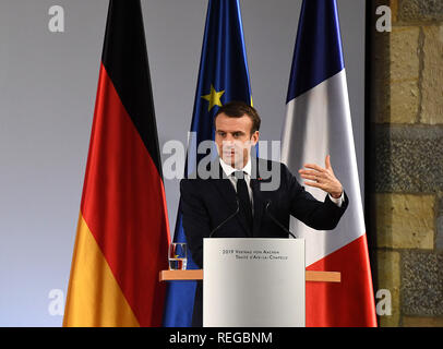 Aachen, Deutschland. 22. Januar, 2019. Der französische Präsident Emmanuel Längestrich liefert eine Rede bei der Vertrag von Aachen Unterzeichnung in Aachen, Deutschland, Jan. 22, 2019. Die deutsche Bundeskanzlerin Angela Merkel und der französische Präsident Emmanuel Längestrich haben einen Vertrag der Freundschaft und der Zusammenarbeit zwischen den beiden Ländern am Dienstag zu erneuern unterzeichnet. Der Vertrag von Aachen verbindet sich mit der Elysee Vertrag wurde 1963 unterzeichnet. Quelle: Xinhua/Alamy leben Nachrichten Stockfoto