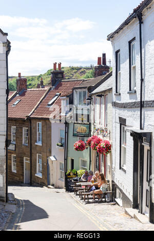 Ye Dolphin Pub, King Street, Robin Hood's Bay, North Yorkshire, England, Großbritannien Stockfoto