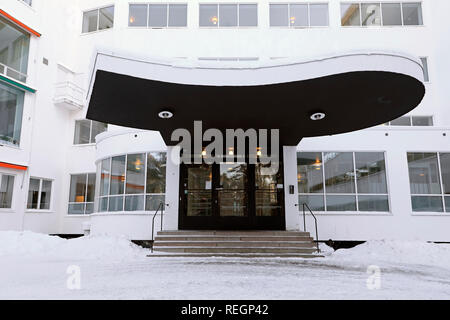 Eingang zum Sanatorium Paimio, ein ehemaliger Tuberkulose Sanatorium von finnischen Architekten Alvar Aalto entworfen. 1933. Paimio, Finnland. 19. Januar 2019. Stockfoto