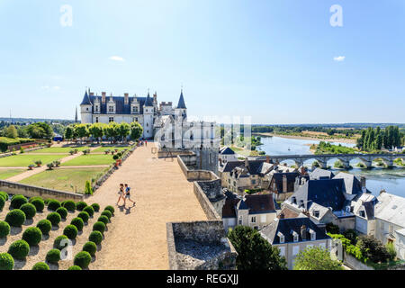Frankreich, Indre et Loire, Amboise, Schloss Amboise, die Terrasse von Neapel mit Blick auf die Loire und die Stadt // Frankreich, Indre-et-Loire (37), Amboise, châte Stockfoto