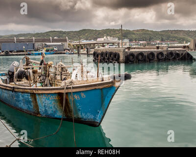 Shimen, Taiwan - Oktober 03, 2016: Fischerboote unterschiedlicher Größe in Shimen Fischerhafen Stockfoto