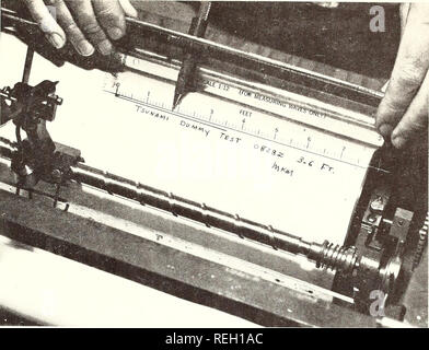 . Gesammelte Reprints, Essa Institut für Ozeanographie. Ozeanographie Zeitschriften.. 20 WAVE BERICHTSVERFAHREN. Abbildung 7.-Tsunami dummy test Hinweis auf Standard gage Tide aufnehmen. Bitte beachten Sie, dass diese Bilder sind von der gescannten Seite Bilder, die digital für die Lesbarkeit verbessert haben mögen - Färbung und Aussehen dieser Abbildungen können nicht perfekt dem Original ähneln. extrahiert. Institut für Ozeanographie; Atlantic Oceanographic Labors (U. S.); Pazifik ozeanographische Laboratorien; in den Vereinigten Staaten. Environmental Science Services Administration. Research Laboratories. Waschen Stockfoto