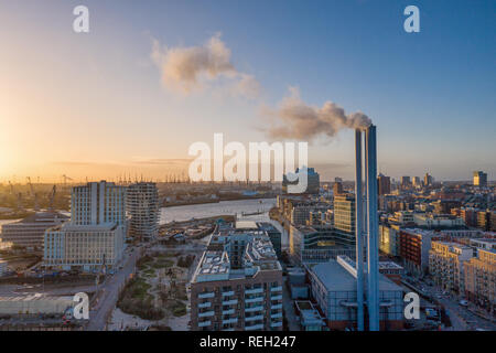 Schornstein eines Kraftwerks in der Hafencity Hamburg Stockfoto