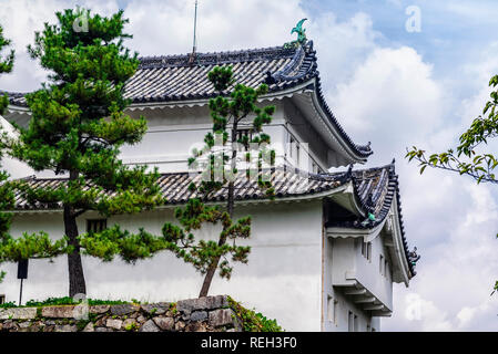 Japan Schloss in Nagoya. Tag Sommer. Berühmte japanische Schloss mit einem grünen Dach. Stockfoto