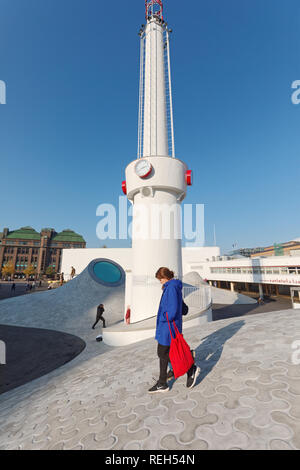 Helsinki, Finnland - 14. Oktober 2018: Menschen bei Amos Rex Art Museum im Zentrum von Helsinki. Im Jahr 2018 Eröffnete, Moderne Kunst Projekt kostet 50 Millio Stockfoto