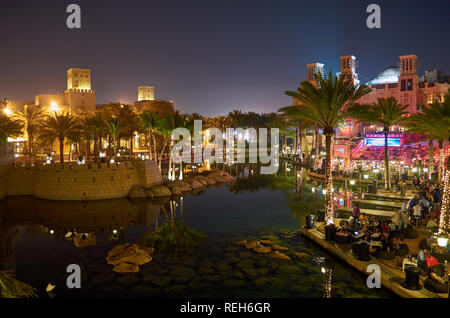 Souk Madinat Jumeirah, Luxus Hotel. Nachtleben in Dubai, Vereinigte Arabische Emirate Stockfoto