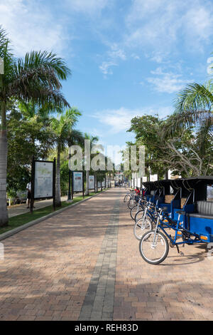 Falmouth Jamaika 19. Dez 2019 Fahrrad Taxis stehen bereit für die Touristen bei der Ankunft im Hafen von Falmouth Stockfoto