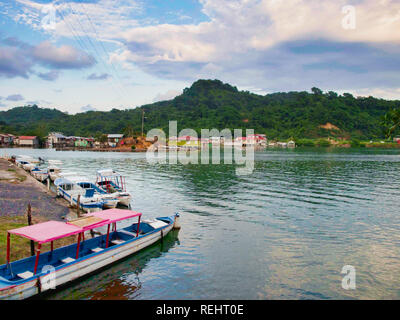 Wassertaxis in Oak Ridge, Santos Guardiola, Roatan Stockfoto