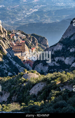 Mit Blick auf das Kloster Montserrat, Querformat, Ansicht von oben, Luftaufnahme, Barcelona, Spanien Stockfoto