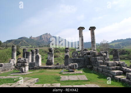 Ruinen der antiken Tempel der Göttin Artemis in Sardes, Türkei Stockfoto