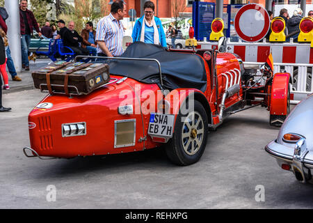 Deutschland, Limburg an der Lahn - APR 2017: rot vintage Bugatti Typ 38 Roadster in Balduinstein, Rheinland-Pfalz, Deutschland. Stockfoto