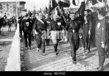 Marsch auf Rom 1922 Von links nach rechts: Italo Balbo, Benito Mussolini, Cesare Maria de Vecchi und Michele Bianchi 1922 Links Stockfoto