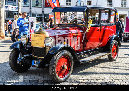 Deutschland, Limburg an der Lahn - APR 2017: rot CITROEN B 14 G 1927 in Limburg an der Lahn, Hessen, Deutschland. Stockfoto