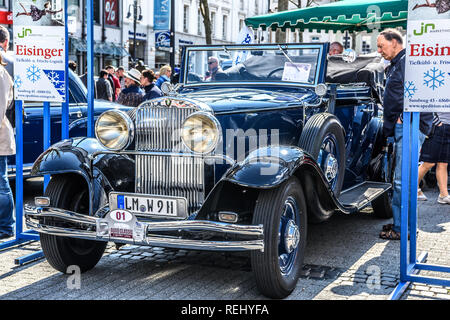 Deutschland, Limburg an der Lahn - APR 2017: dunkelblau Wanderer W10 W11 1926 Cabrio in Balduinstein, Rheinland-Pfalz, Deutschland. Stockfoto