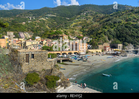 Blick auf den Strand in Monterosso al Mare in der Küste von Ligurien. Cinque Terre. Italien Stockfoto