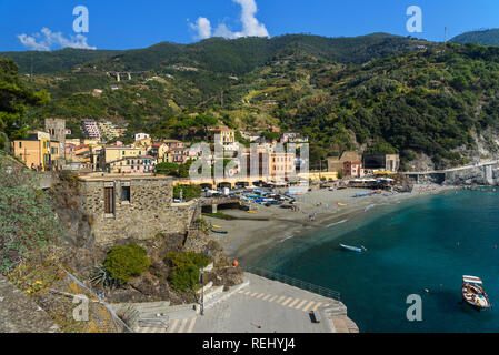 Blick auf den Strand in Monterosso al Mare in der Küste von Ligurien. Cinque Terre. Italien Stockfoto