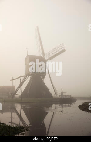 Die Niederlande, Vlist, Vlist Fluss, Windmühle namens Bon Repa. Stockfoto