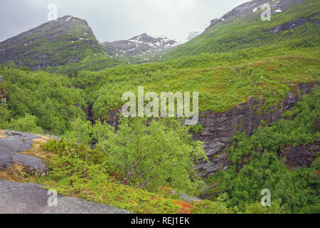 Die Berge südlich von Geiranger aus Djupvatnet Stockfoto