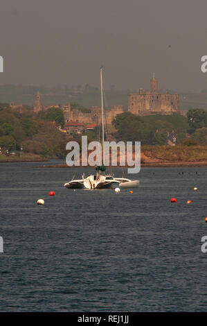 Anzeigen von Warkworth Castle und Fluß Coquet aus Schlendern, Northumberland Stockfoto