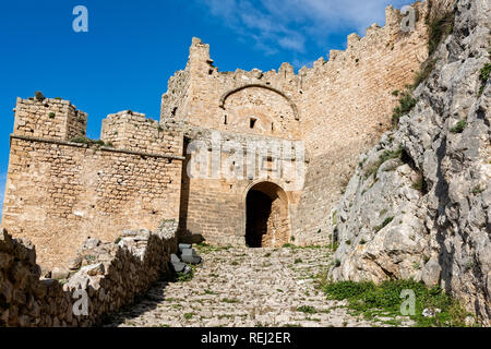 Eines der haupttore der Acrocorinth, die Zitadelle des antiken Korinth in Peloponnes, Griechenland Stockfoto