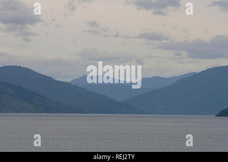 Schönen Überblick über die Hügel und Berge der Marlborough Sounds in Neuseeland Stockfoto