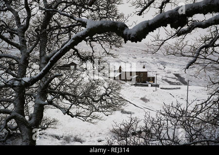 Schnee bedeckt die Killhope Lead Mining Museum in der Grafschaft Durham nach einem Band der winterlichen Wetter brachte Hill Schnee und eine Gefahr der Vereisung in weite Teile des Landes. Stockfoto