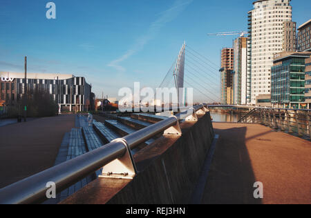 MediaCityUK Medien- und Fußgängerbrücke über den Manchester Ship Canal, Salford, Greater Manchester, Vereinigtes Königreich Stockfoto